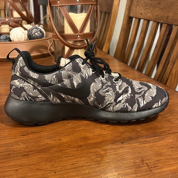 Nike Rosherun Print Jungle Camo shoes sneakers new 655206 022 Mens Size 11 - Picture 4 of 12